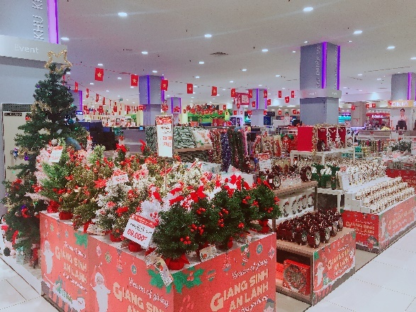 Trung tam bach hoa AEON don Giang sinh voi le hoi 'Season of Giving' hinh anh