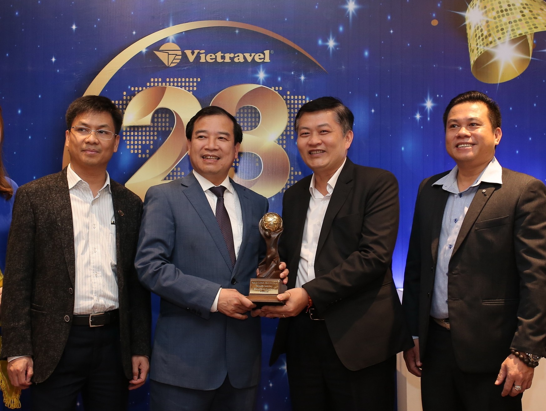 Vietravel to chuc hanh trinh ruoc cup WTA hinh anh