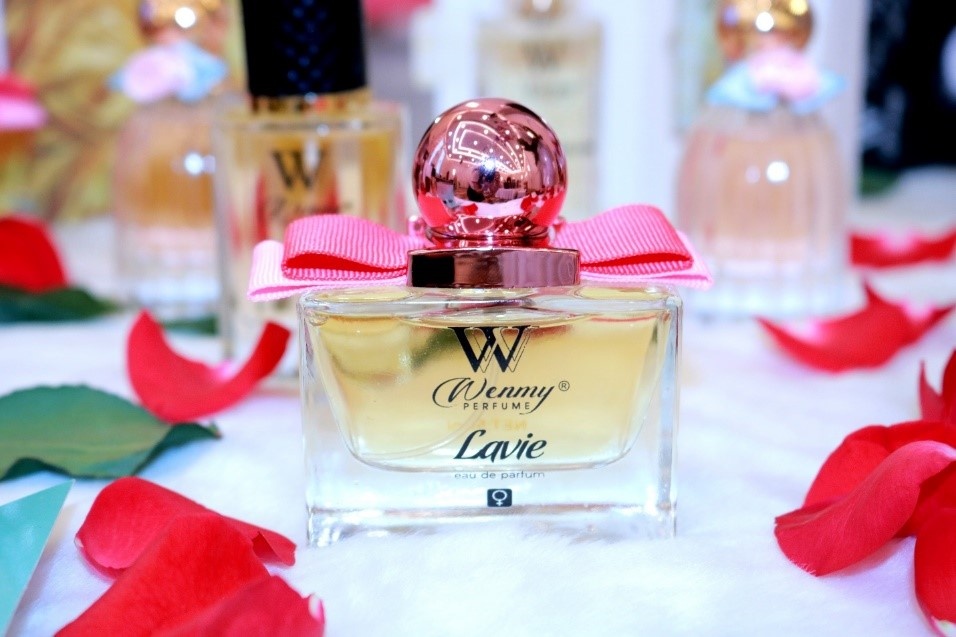 Cong ty My pham Hai Duong ra mat nuoc hoa Wenmy hinh anh