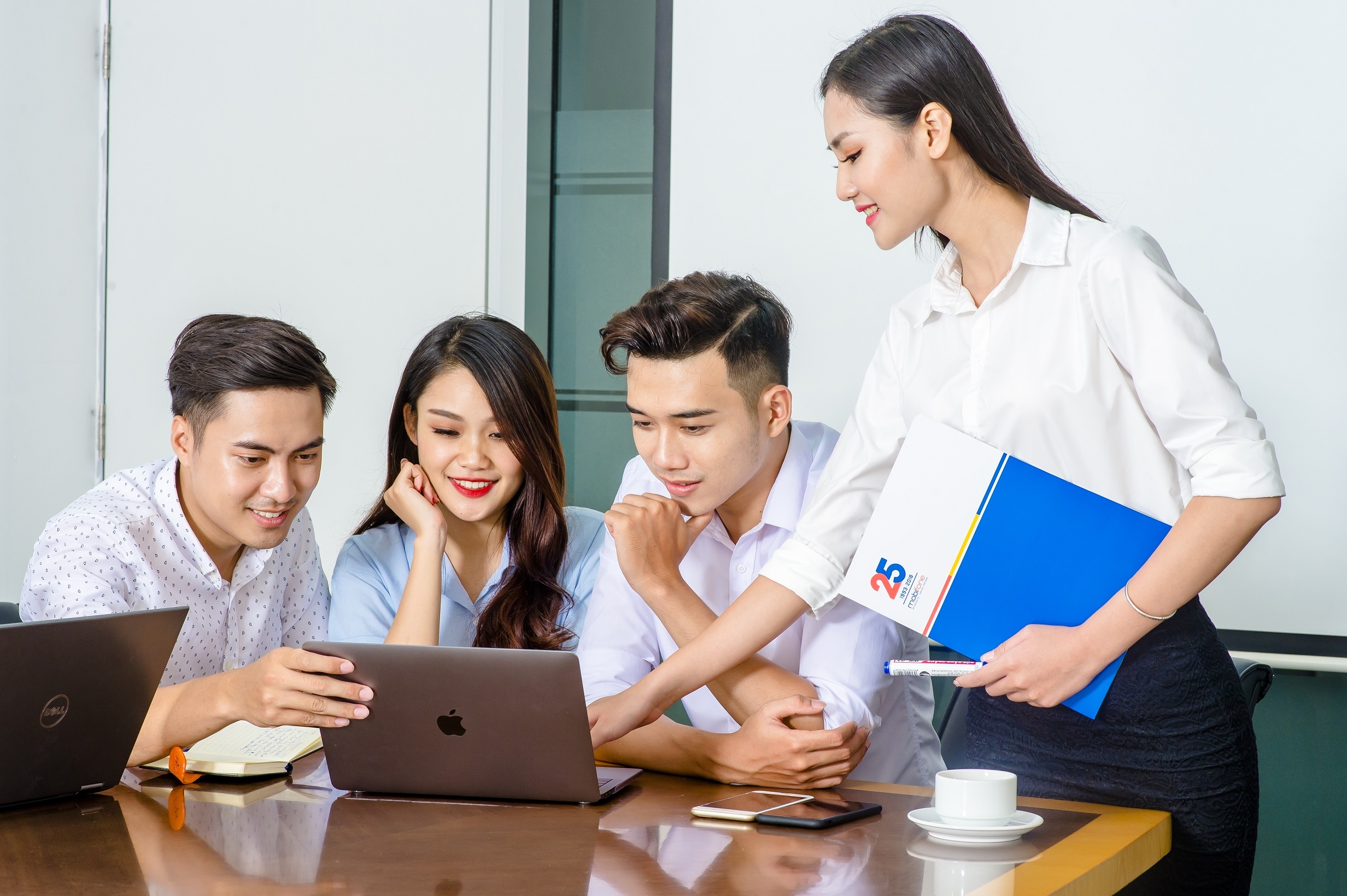 Tiet kiem thoi gian lam viec nho bo phat Wi-Fi bo tui hinh anh