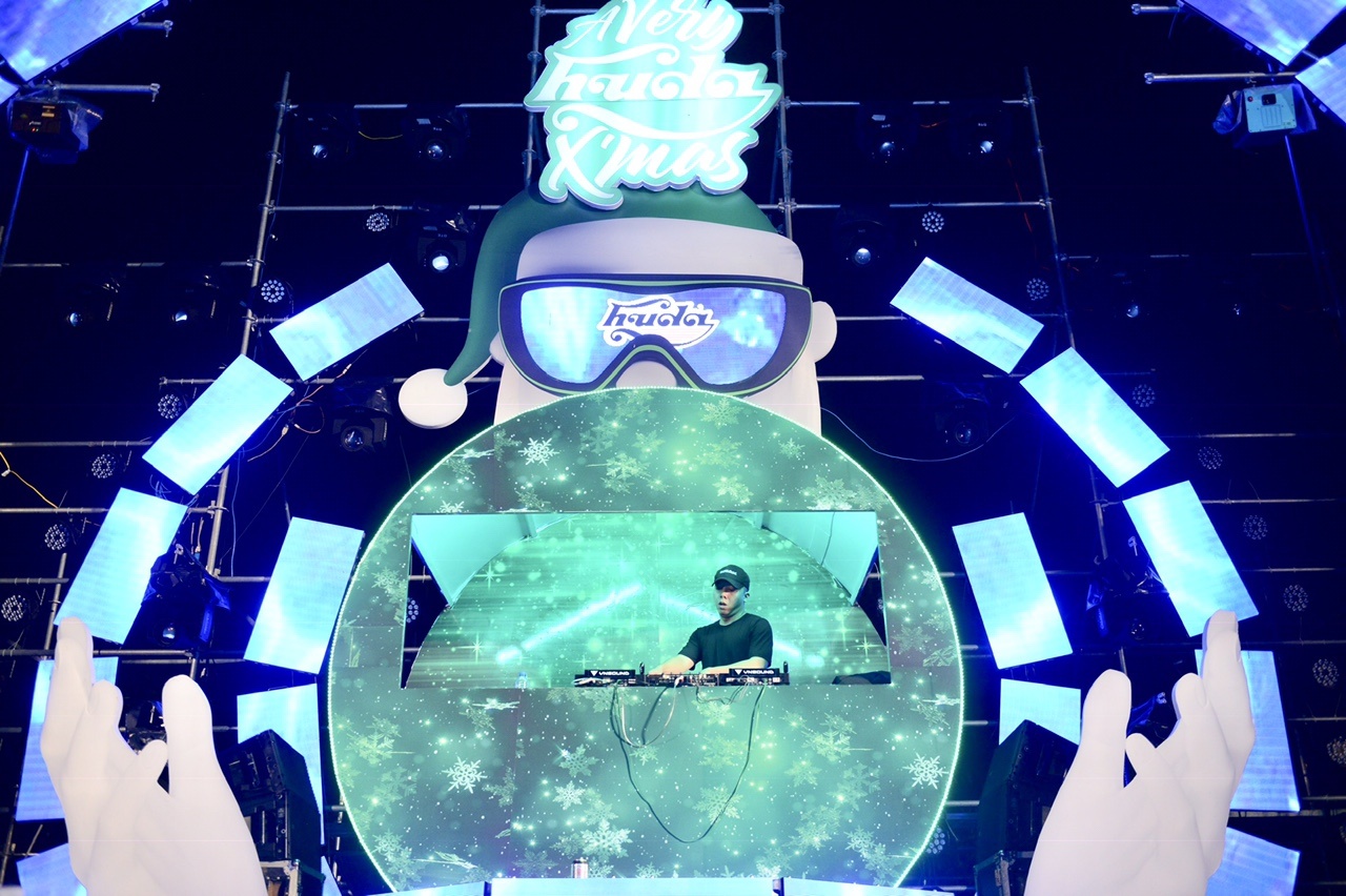 Touliver khuay dong khong khi dem nhac Giang sinh tai TP Vinh hinh anh