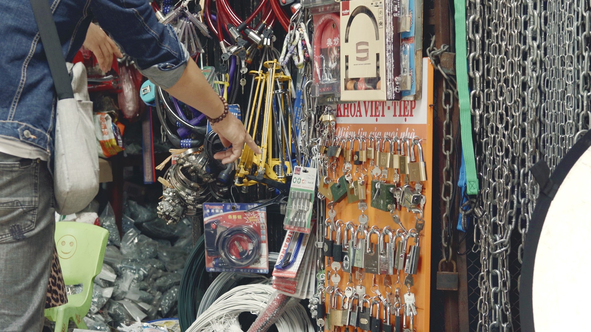 Nguy co tiem an tu khoa gia, nhai tren thi truong hinh anh