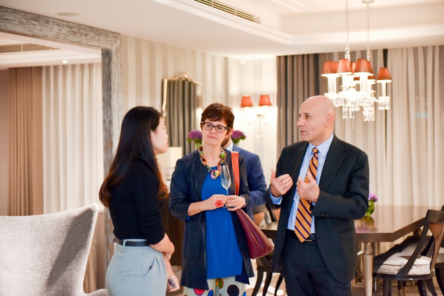 Home Design Center anh 1