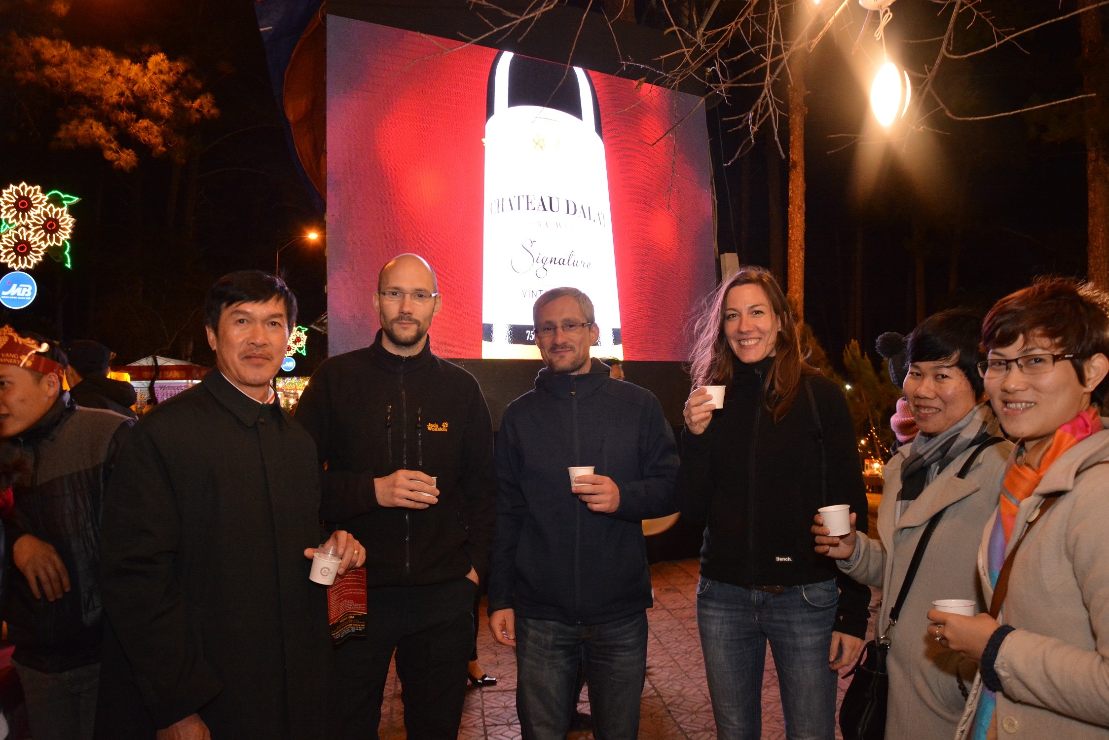 1.000 lit ruou vang duoc phuc vu trong 'Dem hoi Vang Da Lat' hinh anh