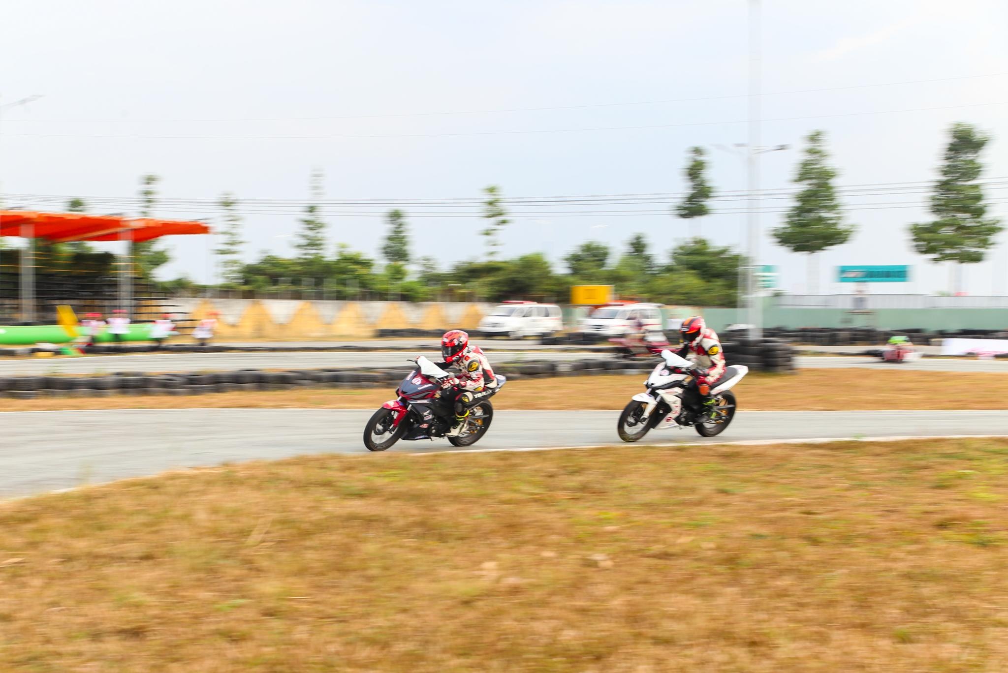 52 cua-ro tham gia giai dua xe Binh Duong hinh anh