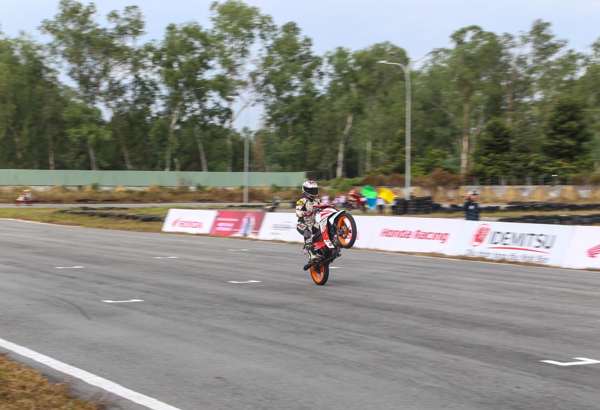 Motul anh 10