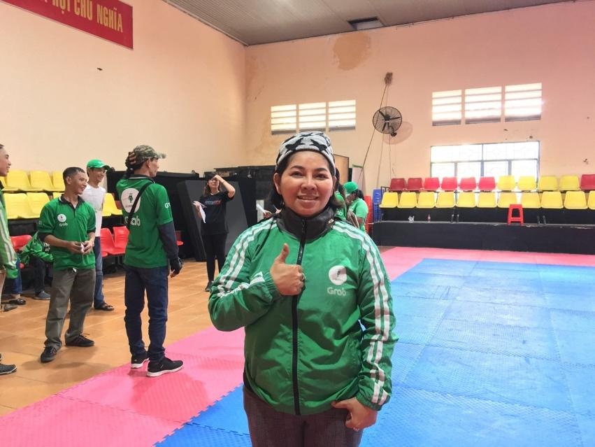 Grab trien khai lop hoc tu ve cho tai xe nu hinh anh