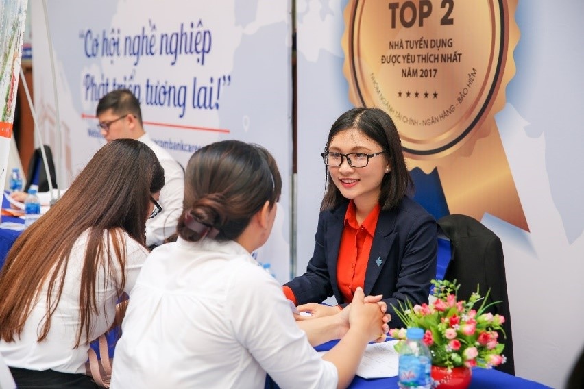 Co hoi 'lac nghiep' truoc Tet cho sinh vien Hutech hinh anh