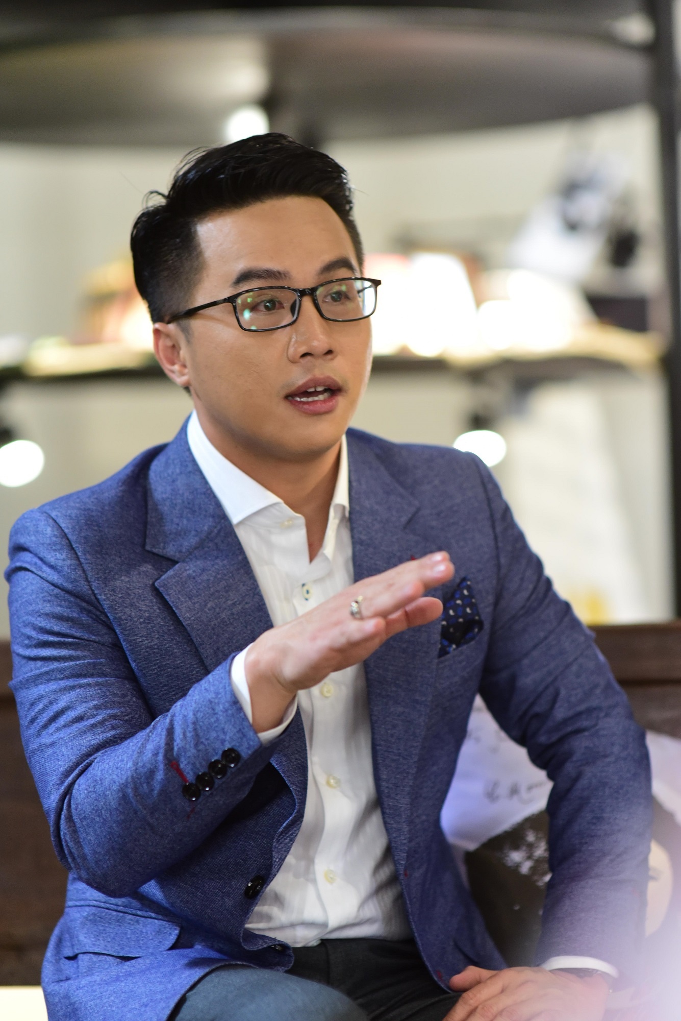 Guong mat truyen hinh anh 3