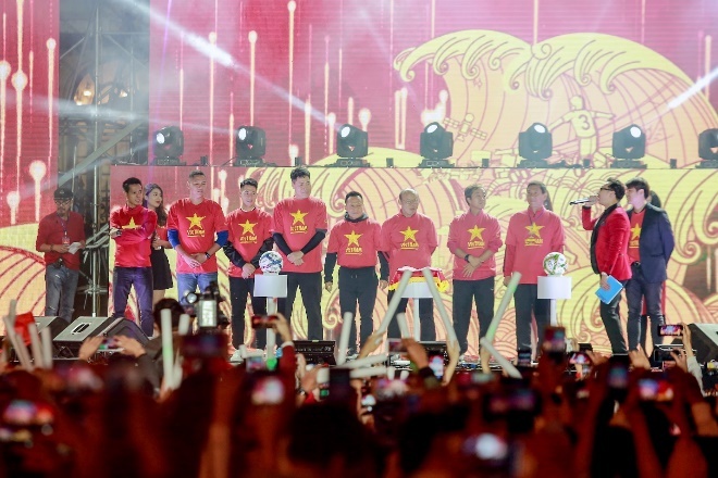 Thay tro HLV Park Hang-seo tham gia dai nhac hoi 'Tu hao Viet Nam' hinh anh