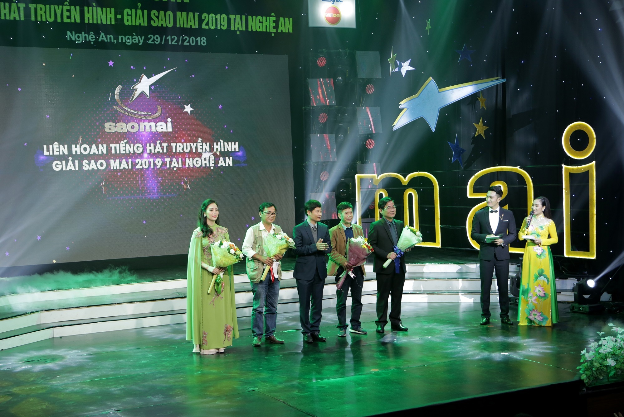 Ca sĩ Huyền Trang ảnh 3 Ca si Huyen Trang anh 3