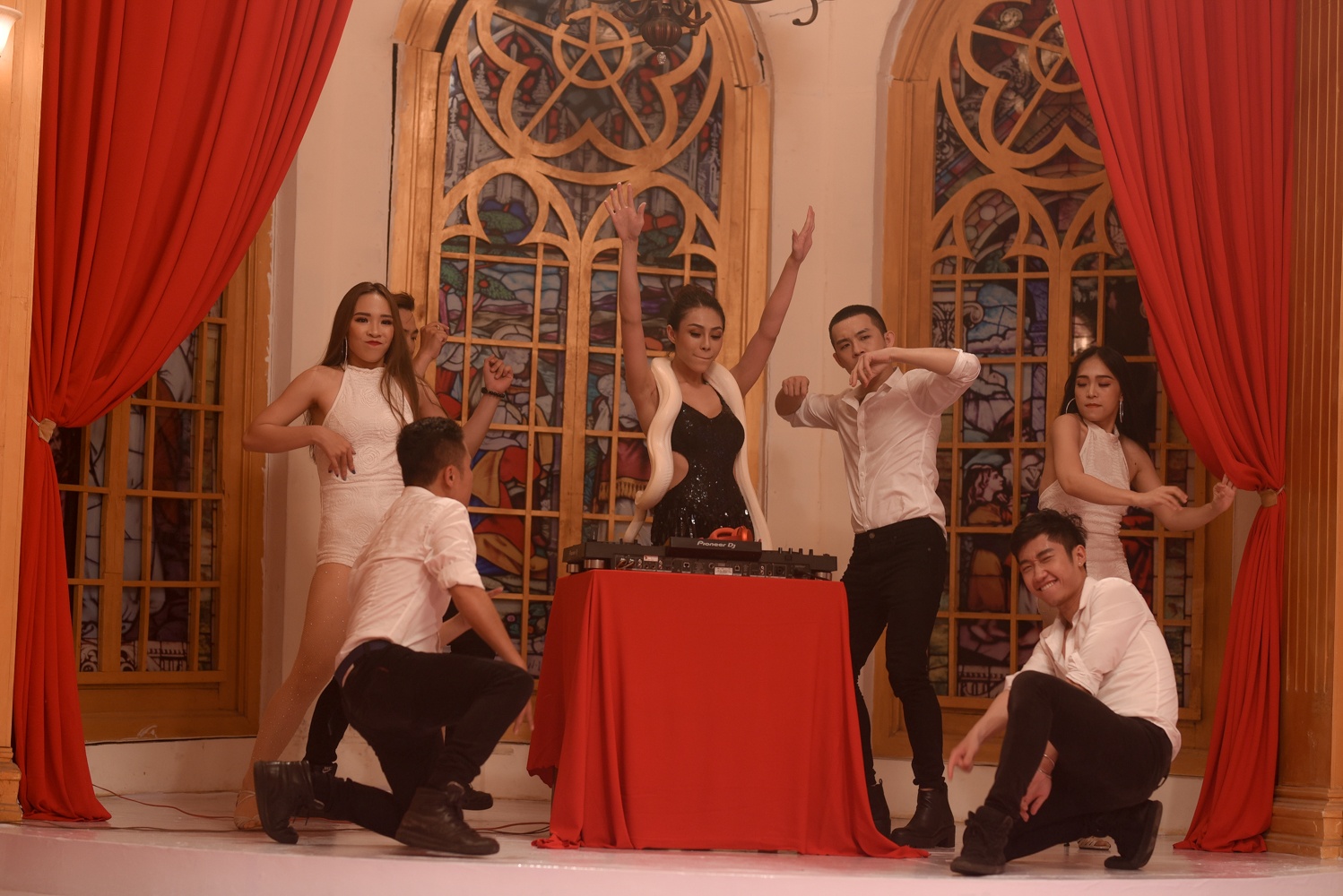 The Tiffany Vietnam anh 1