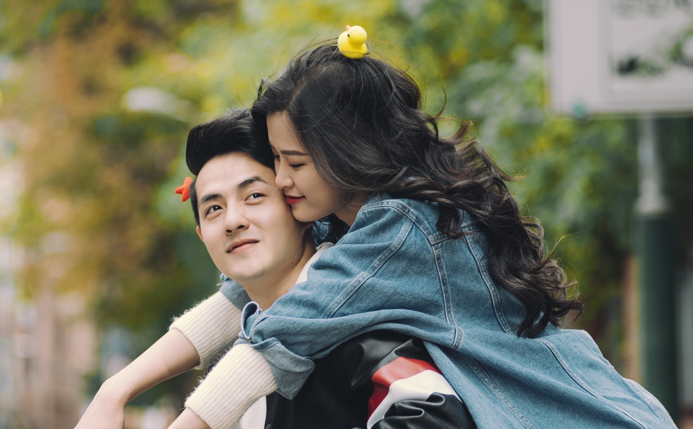 Dong Nhi - Ong Cao Thang tinh tu trong chuyen du lich Han Quoc hinh anh