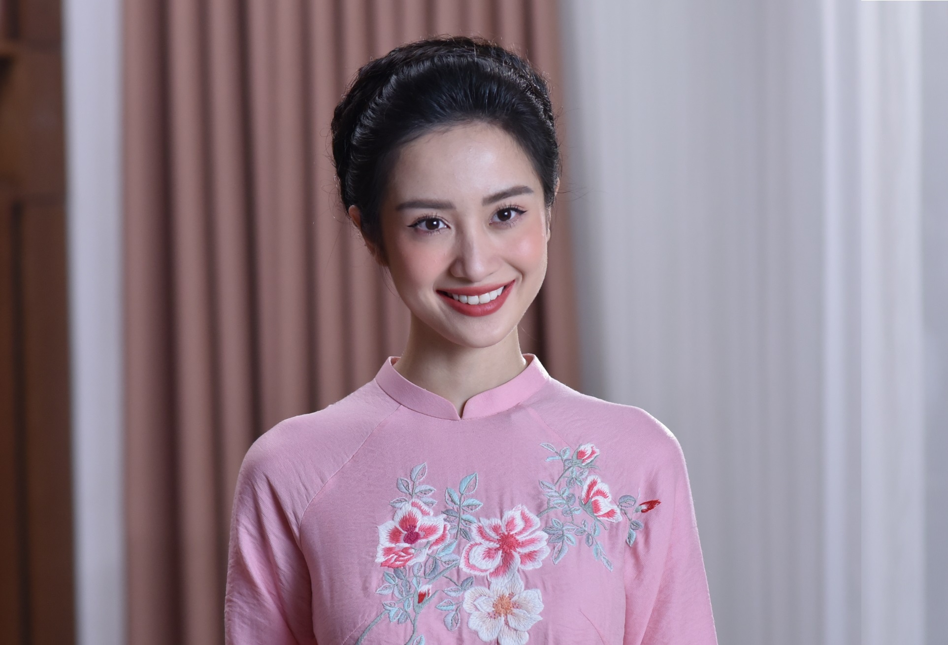 Video - Nhung cau hoi Tet am anh duoc tai hien qua clip cua LG OLED TV hinh anh