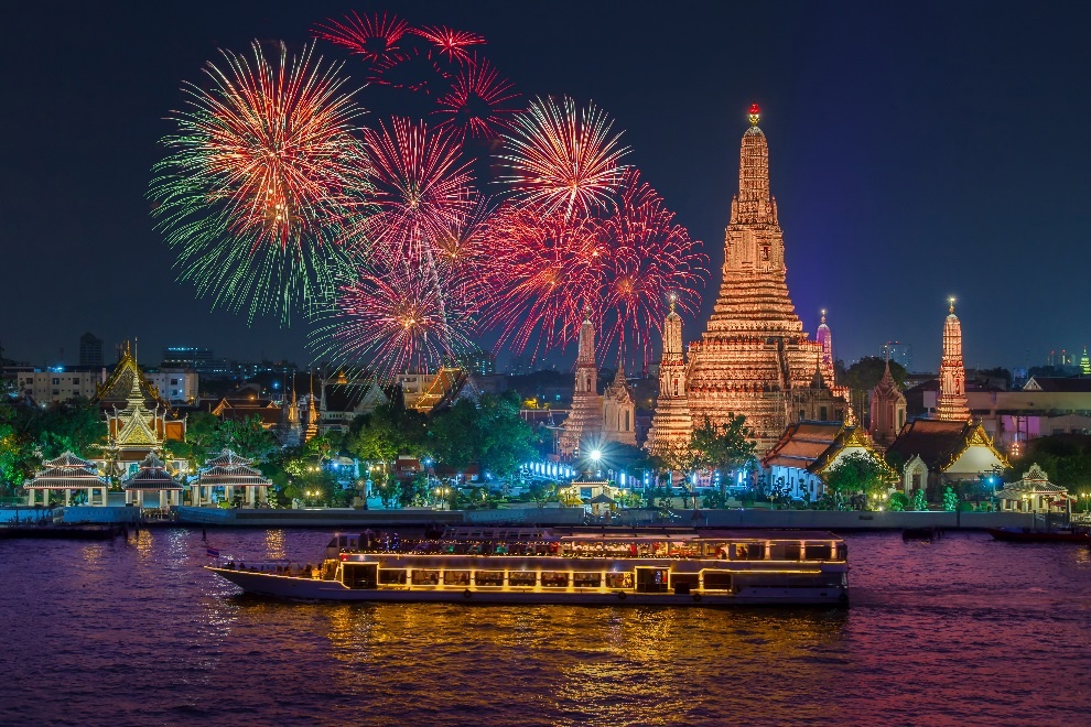 Campuchia hoang so, Dubai diem le hut du khach Viet dip Tet hinh anh