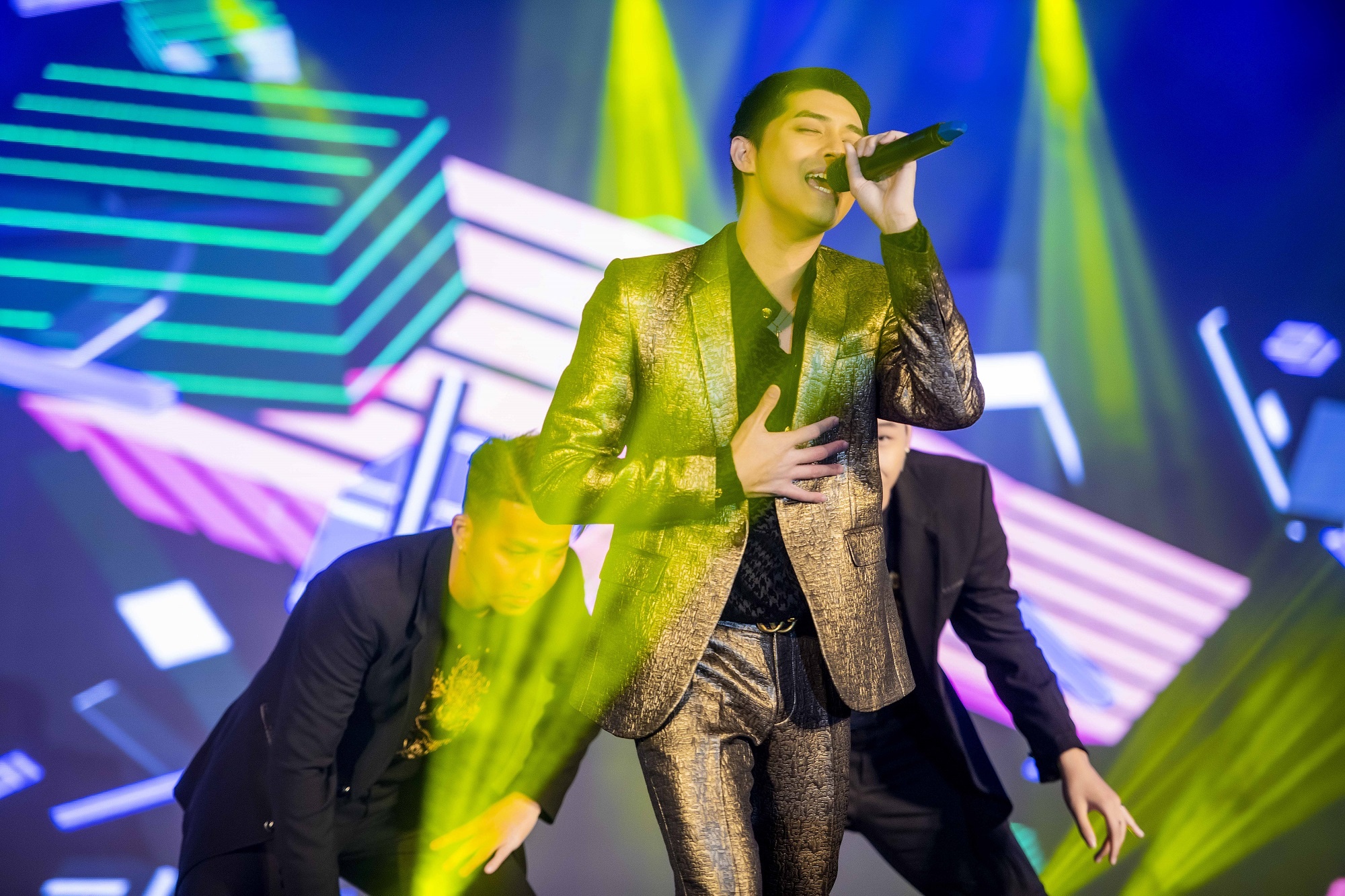 Noo Phuoc Thinh ra Da Nang du chung ket Miss GHB 2019 hinh anh