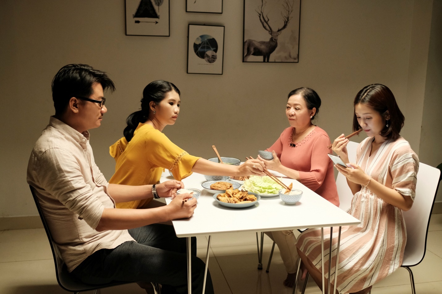 Nhung thoi quen xau nen bo de don mua Tet y nghia hinh anh