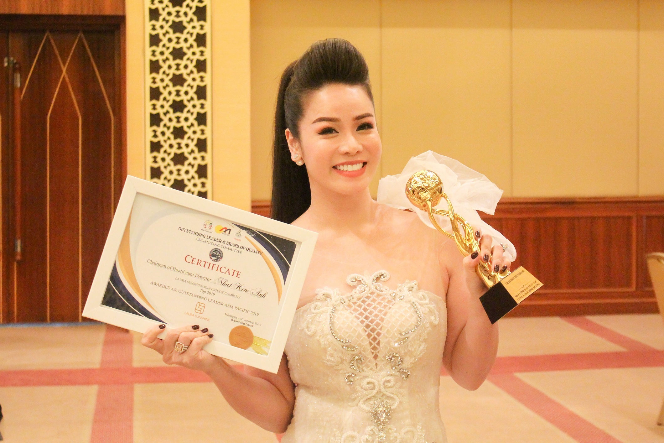 Nhat Kim Anh nhan giai Nha lanh dao xuat sac chau A Thai Binh Duong hinh anh