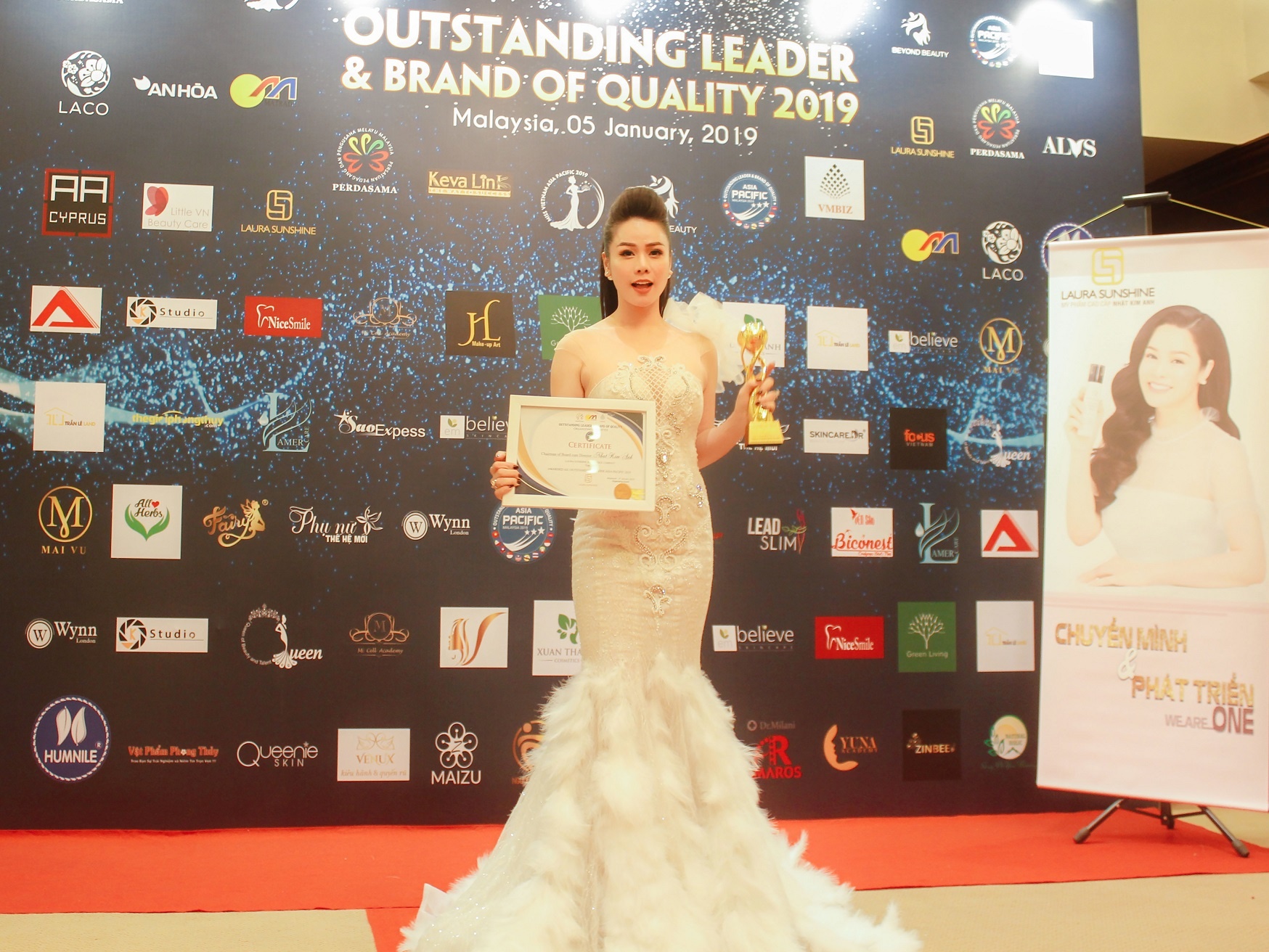 Laura Sunshine anh 1