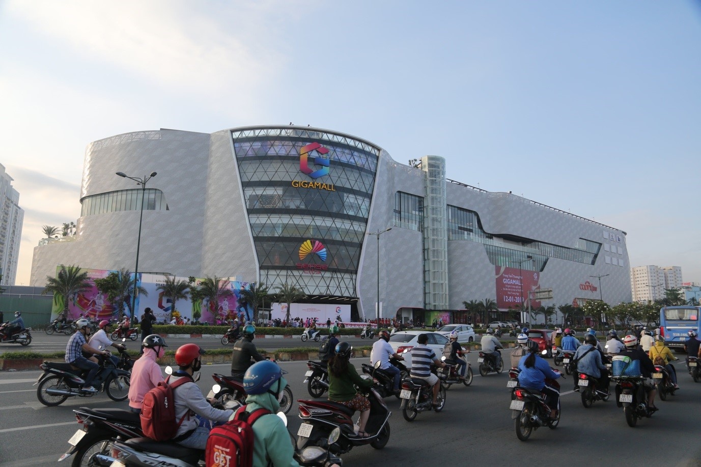 Khai truong Trung tam thuong mai Gigamall hinh anh