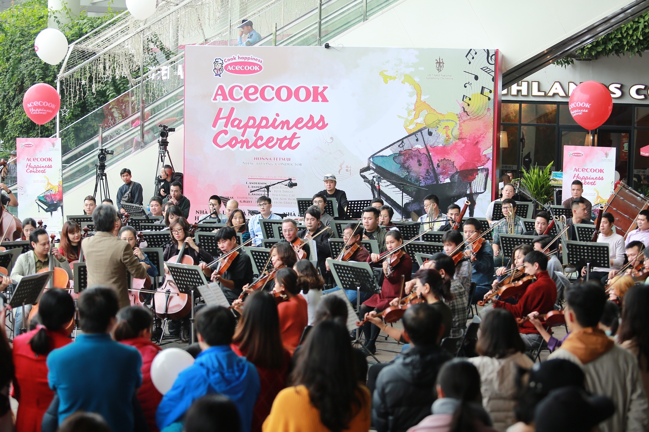 Acecook, Acecook Happiness Concert, Ngô Phương Vi ảnh 4 Acecook, Acecook Happiness Concert, Ngo Phuong Vi anh 4
