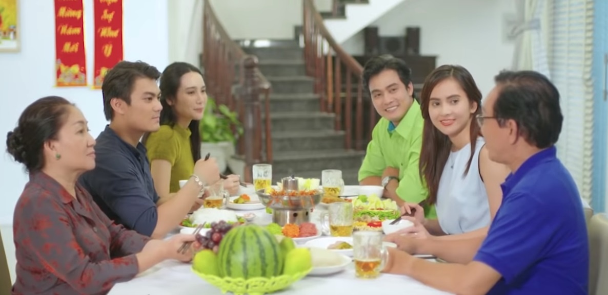 Y nghia bua com gia dinh moi dip Tet ve hinh anh