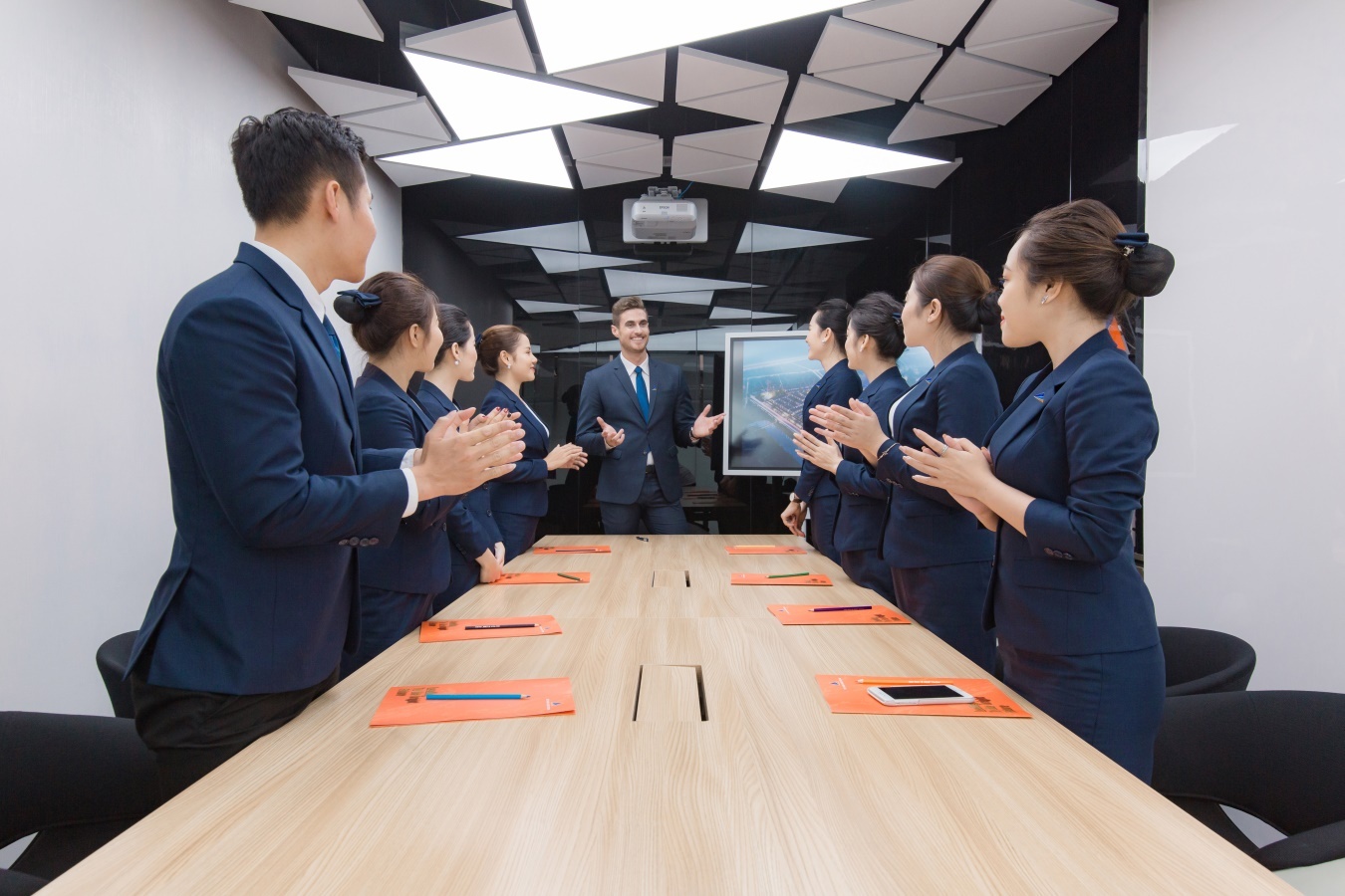 Co 2.500 luot giao dich trong nam 2018, Dat Xanh Mien Trung loi 750 ty hinh anh