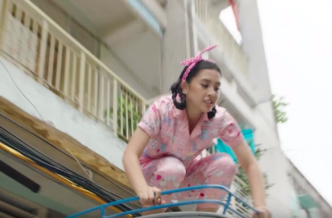 Hoa hau Tieu Vy nhay lau trong MV moi cua Justatee hinh anh