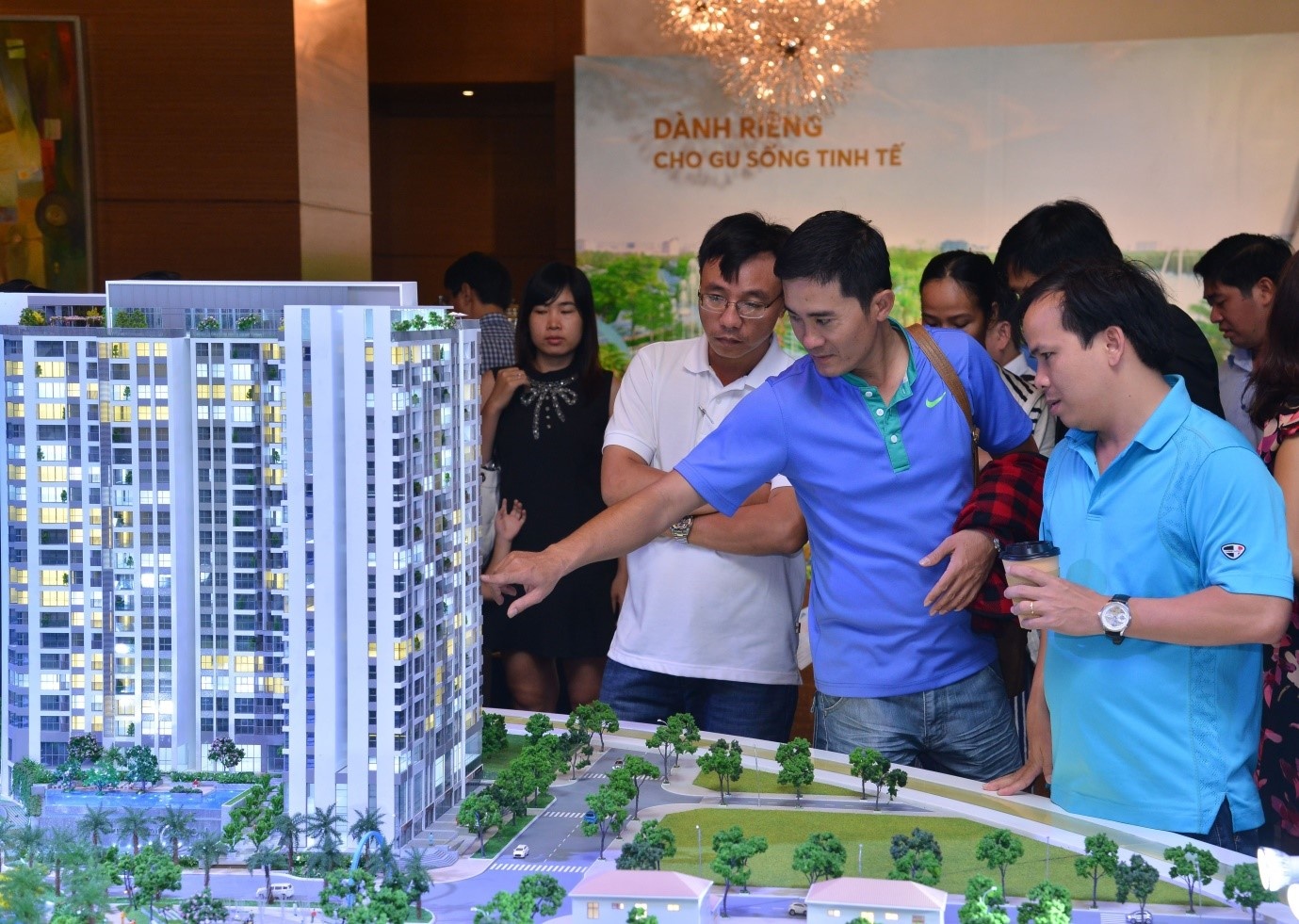 Gia tu 32 trieu/m2, BDS thuong mai quan 2 tang nhiet cuoi nam hinh anh