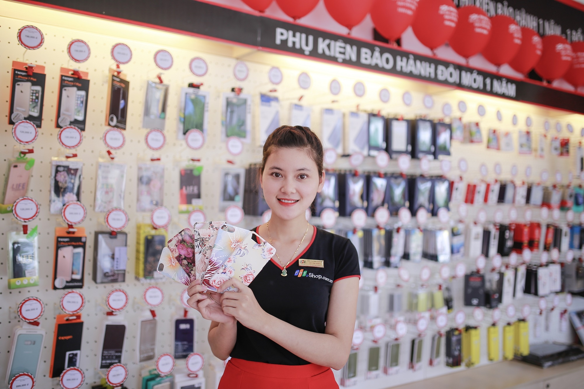 Sam op dien thoai choi Tet tai FPT Shop voi 20.000 dong hinh anh