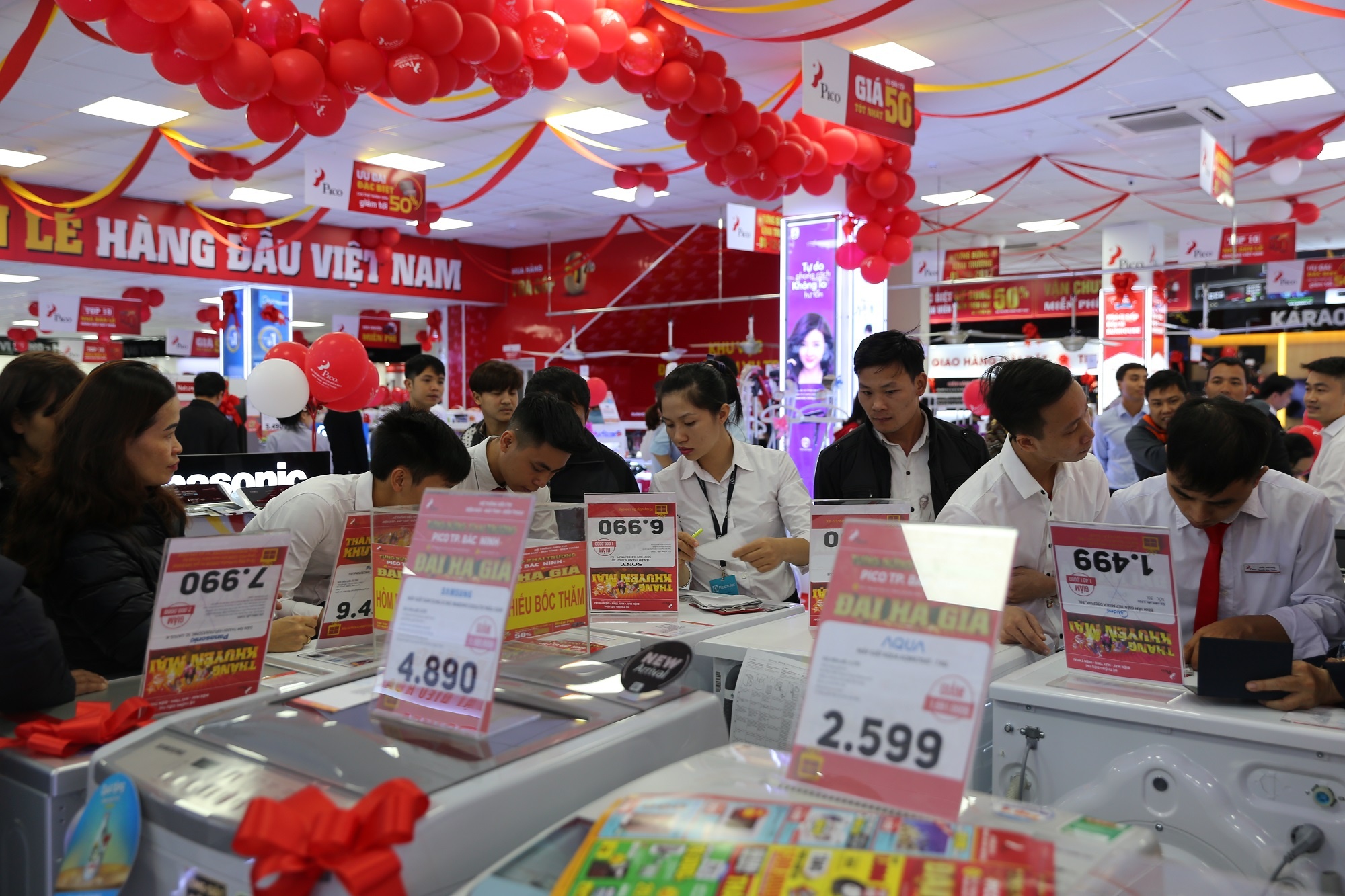 Dien may Pico Bala ban gia goc nhieu san pham dip khai truong hinh anh