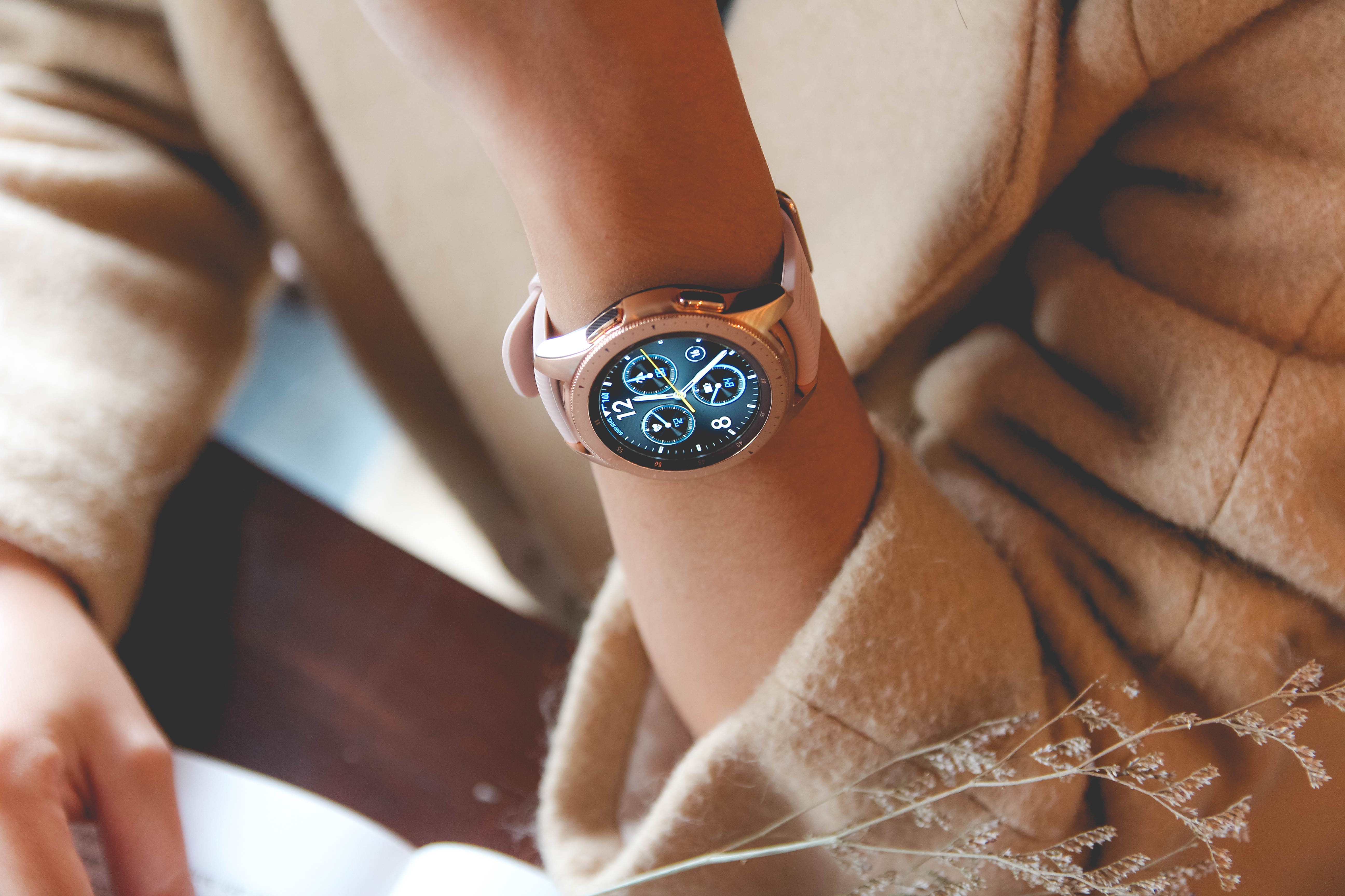 3 mon do thoi trang khong the thieu cua nguoi tre hien dai hinh anh