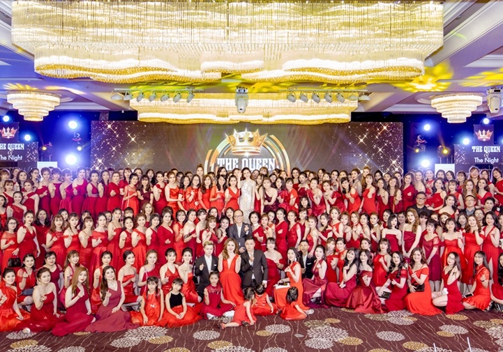 Gan 1.000 khach tham du su kien ky 2 nam thanh lap my pham Queenie hinh anh