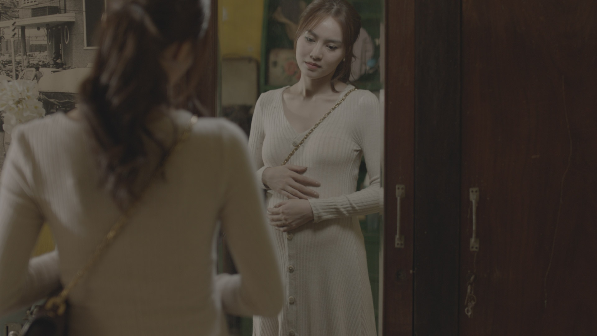 Video: Cua lai vo bau hinh anh