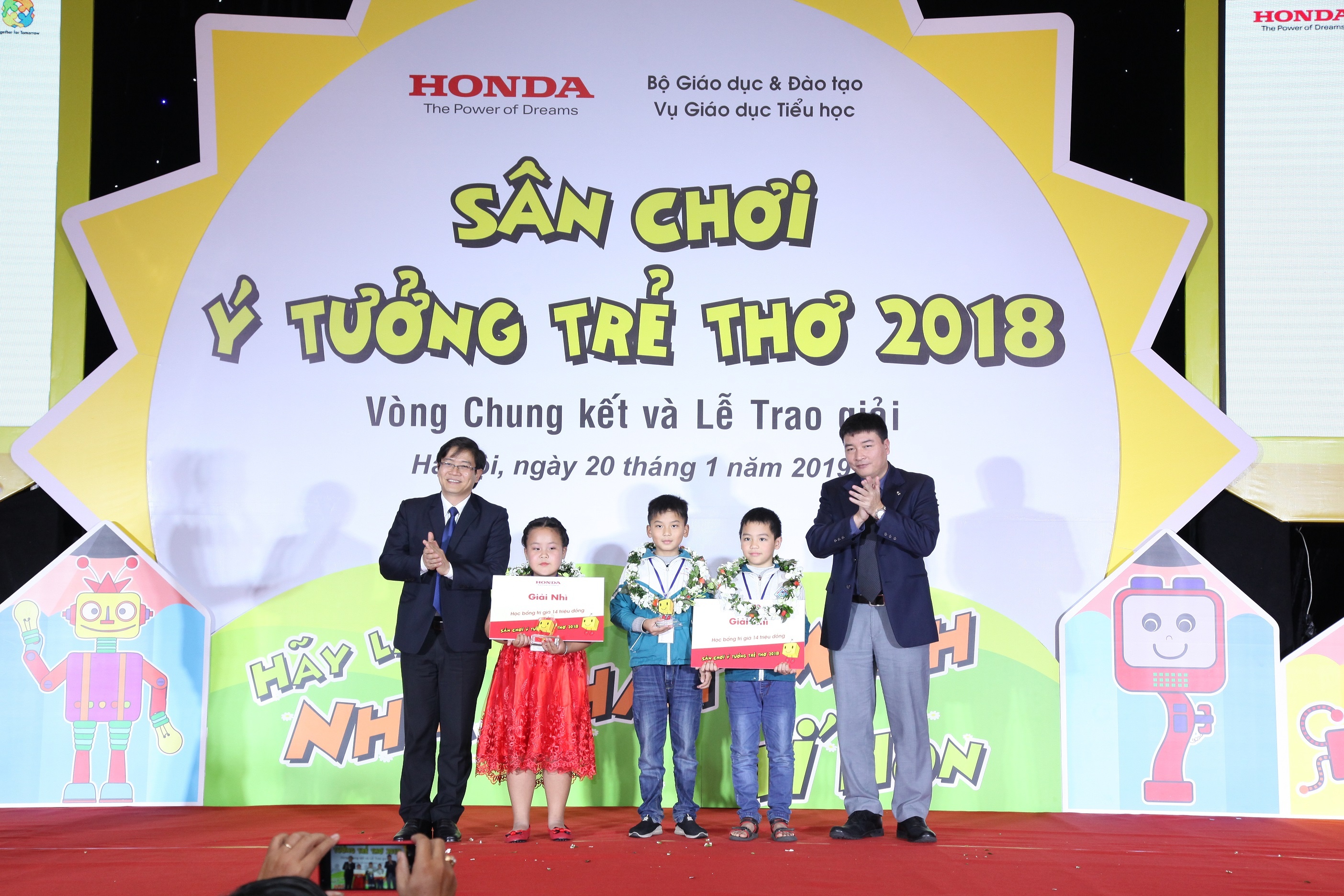 Honda Viet Nam trao giai 'San choi y tuong tre tho' lan thu 11 hinh anh