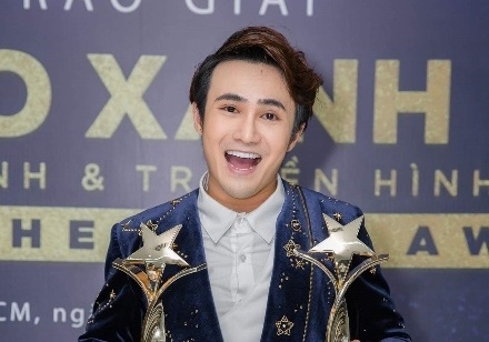 Huynh Lap - tu dien vien hai truc tuyen den nghe si tre tai nang hinh anh