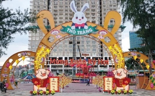 Vui xuan Ky Hoi sum vay cung he thong khu vui choi Tho Trang hinh anh