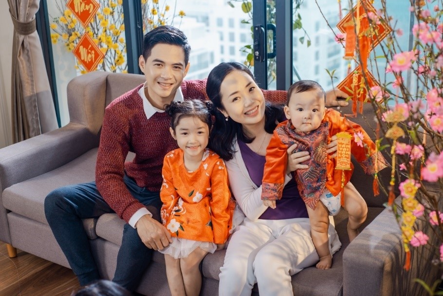 Bim sach Jo cho be thoai mai, me thanh thoi ngay Tet hinh anh