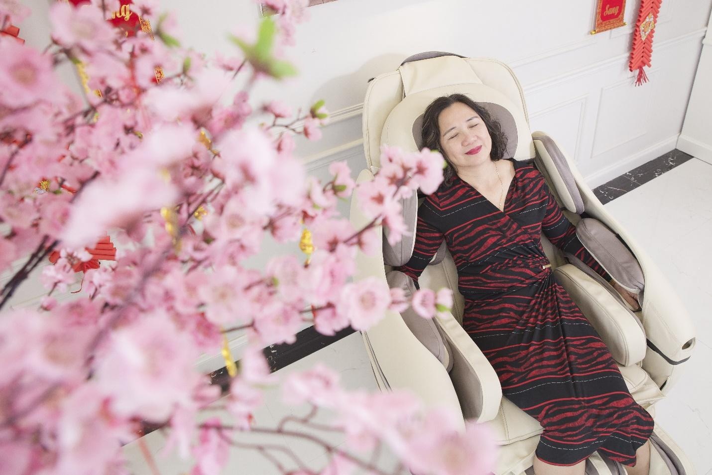 Ghe massage duoc nguoi tieu dung ua chuong dip Tet hinh anh