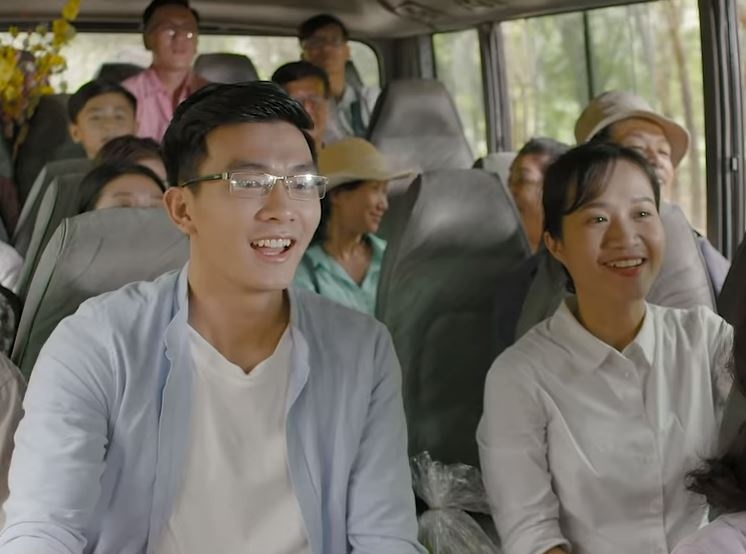 Video: Chuyen xe cuoi nam hinh anh