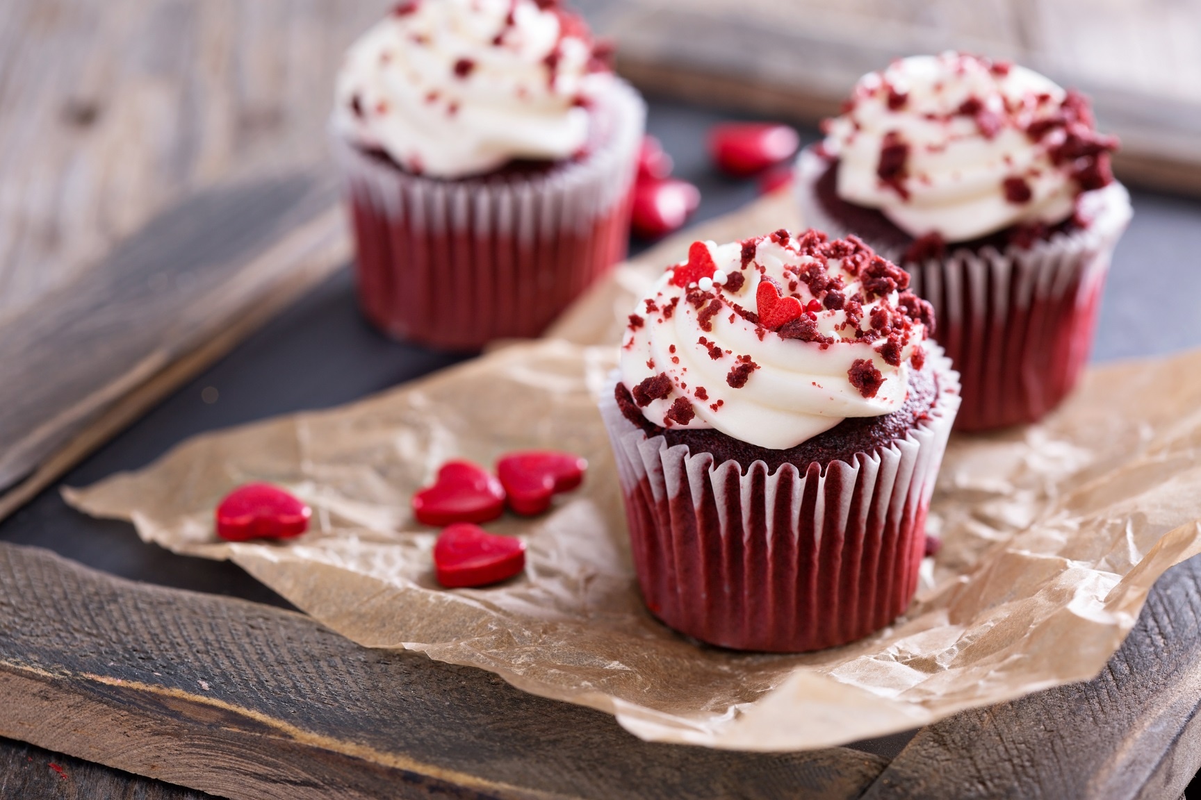 Lam banh red velvet ngot ngao cho ngay le tinh nhan hinh anh
