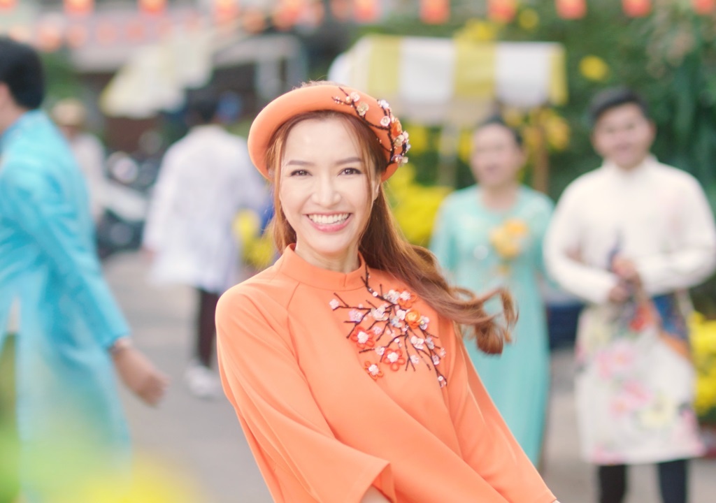 Da den luc bo qua chuyen cu, don niem vui nam moi hinh anh