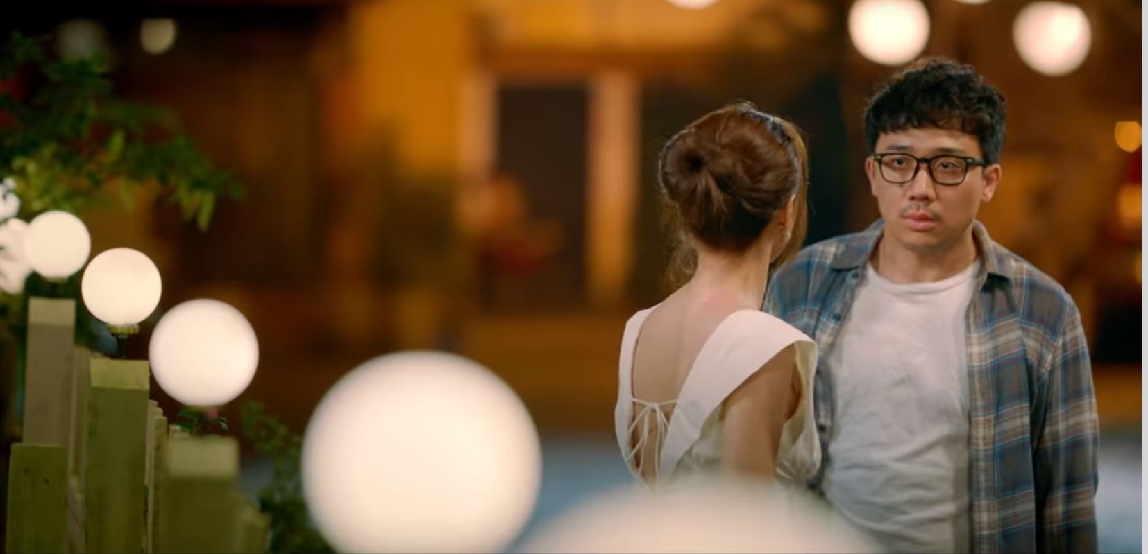 Trailer Cua lai vo bau hinh anh