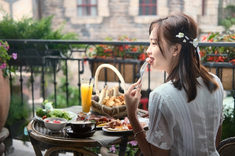 Nhan dem nghi duong mien phi tren dinh Ba Na khi cau hon nguoi ay hinh anh