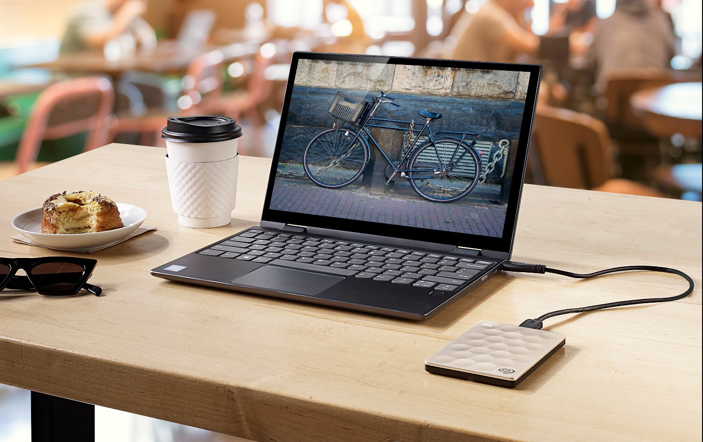 The Gioi Di Dong bat tay SaigonTel phan phoi o cung Seagate hinh anh