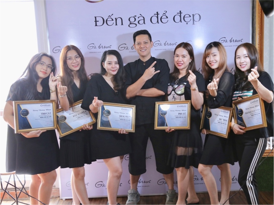 Ga Lips chu trong yeu to ky thuat phun moi khong sung trong tham my hinh anh