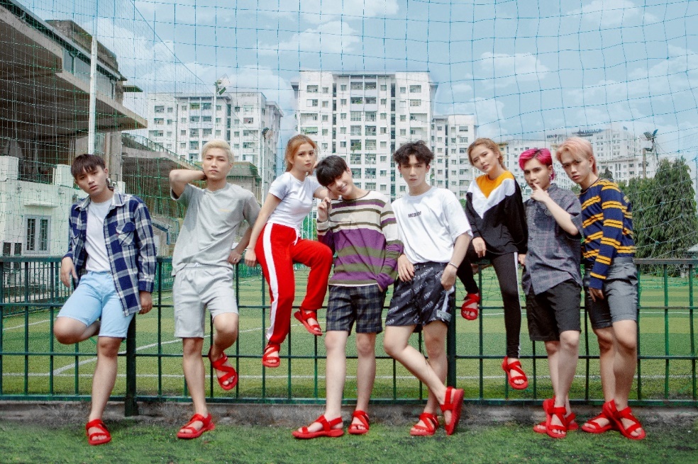 Xu huong giay sandals nang dong khien gioi tre me man hinh anh