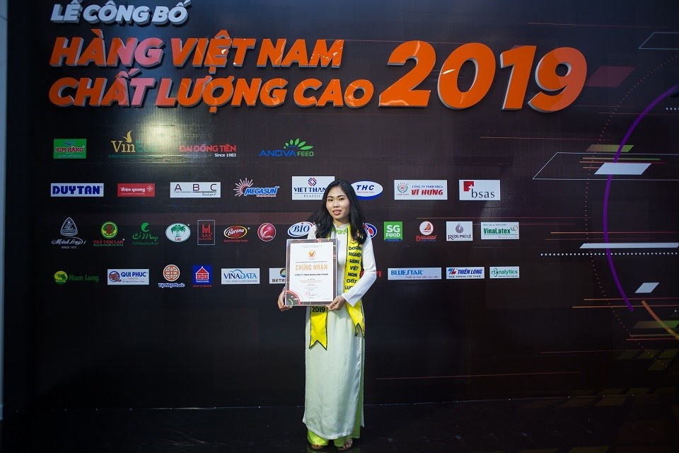 Nhua Long Thanh dat danh hieu Hang Viet Nam chat luong cao 2019 hinh anh