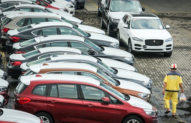 Chi gan 2 ty USD nhap khau, thi truong oto hua hen khoi sac hinh anh