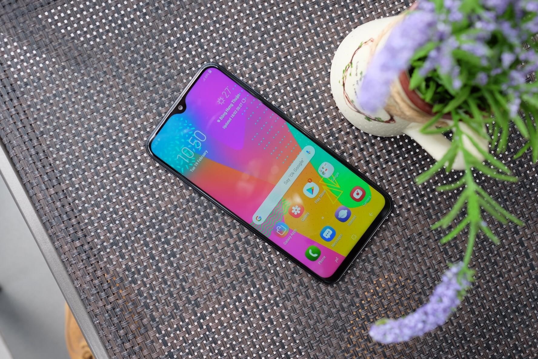 Galaxy M20 co the dan dau phan khuc tam trung nho dieu nay hinh anh